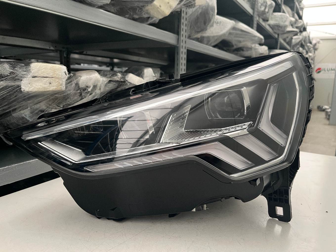 AUDI Q3 RSQ3 83A MATRIX SCHEINWERFER LINKS KPL 83A941035C