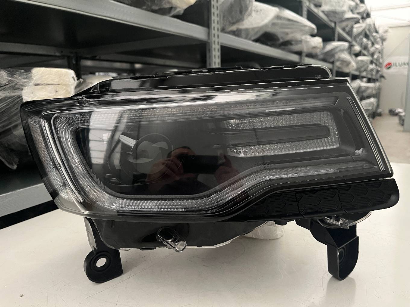 JEEP GRAND CHEROKEE XENON BLACK SCHEINW R KPL 68142492AF