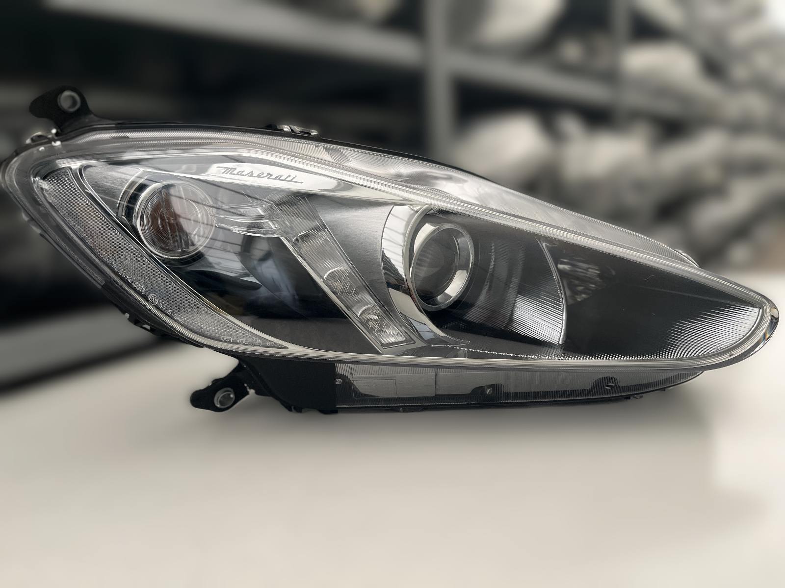 MASERATI GRANTURISMO LIFT XENON LED RECHTS KPL 285743