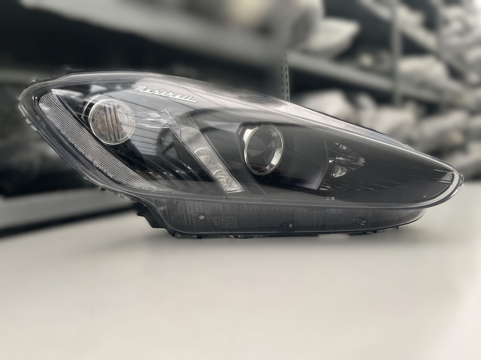 MASERATI GRANTURISMO LIFT XENON LED RECHTS KPL 350571