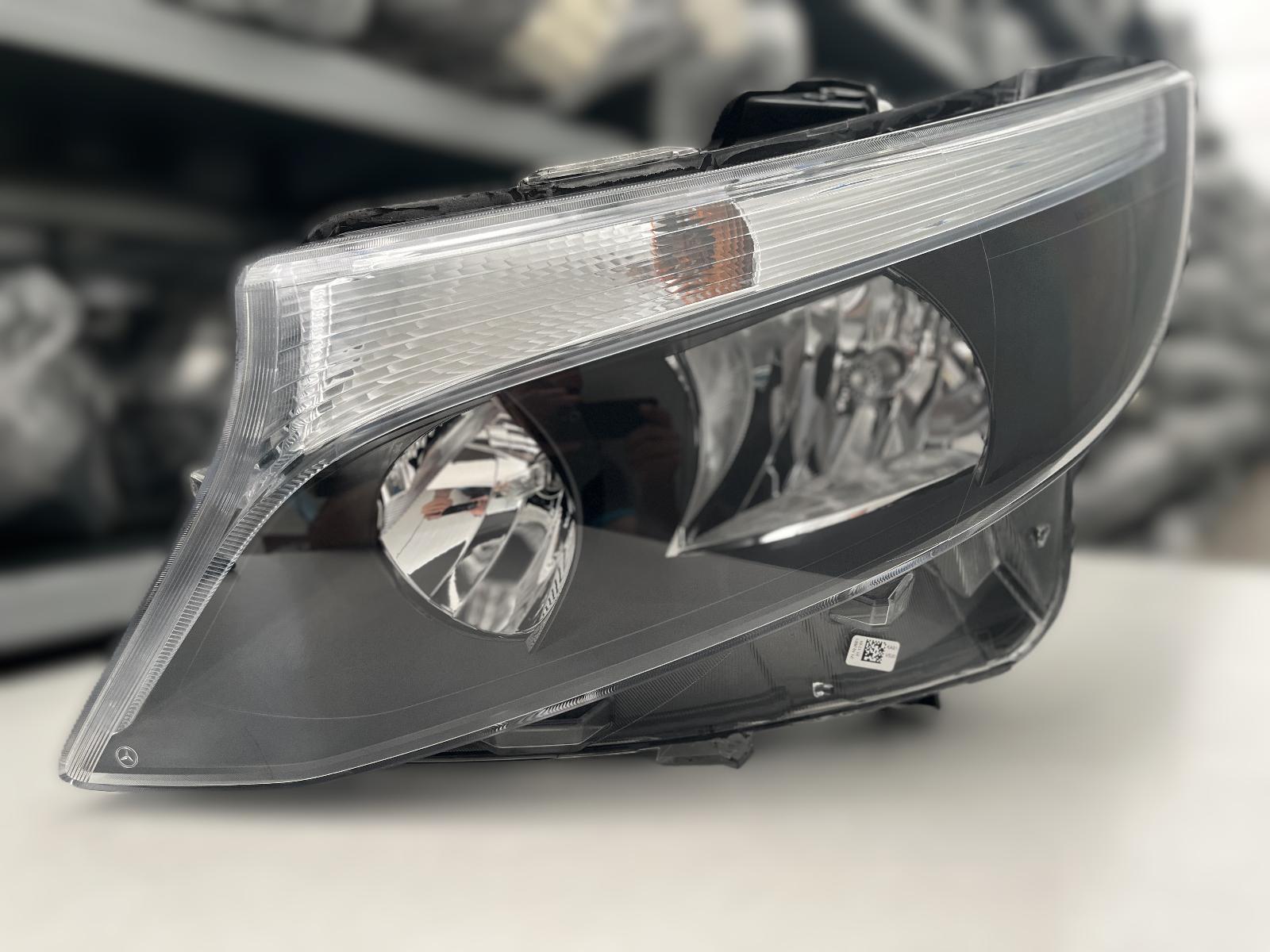 MERCEDES V-KLASA W447 LIFT SCHEINW LINKS A4479067700