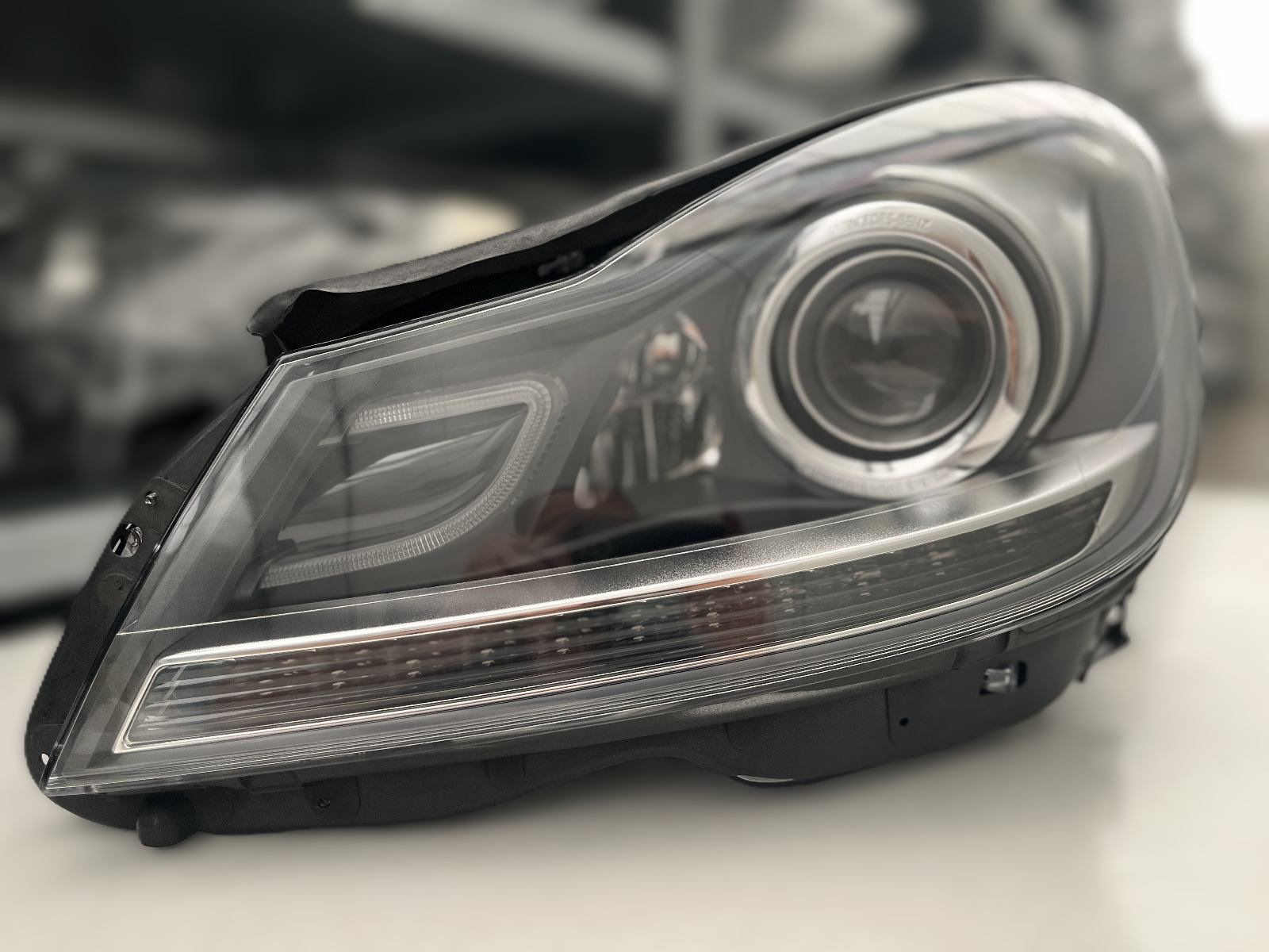 MERCEDES W204 LIFT XENON SCHEINW LINKS KPL A2048204339
