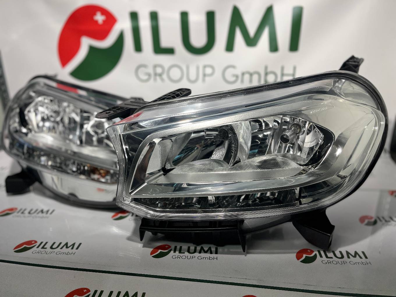 MERCEDES X KLASA W470 HALOGEN SCHEINW A4709060700 A4709060600