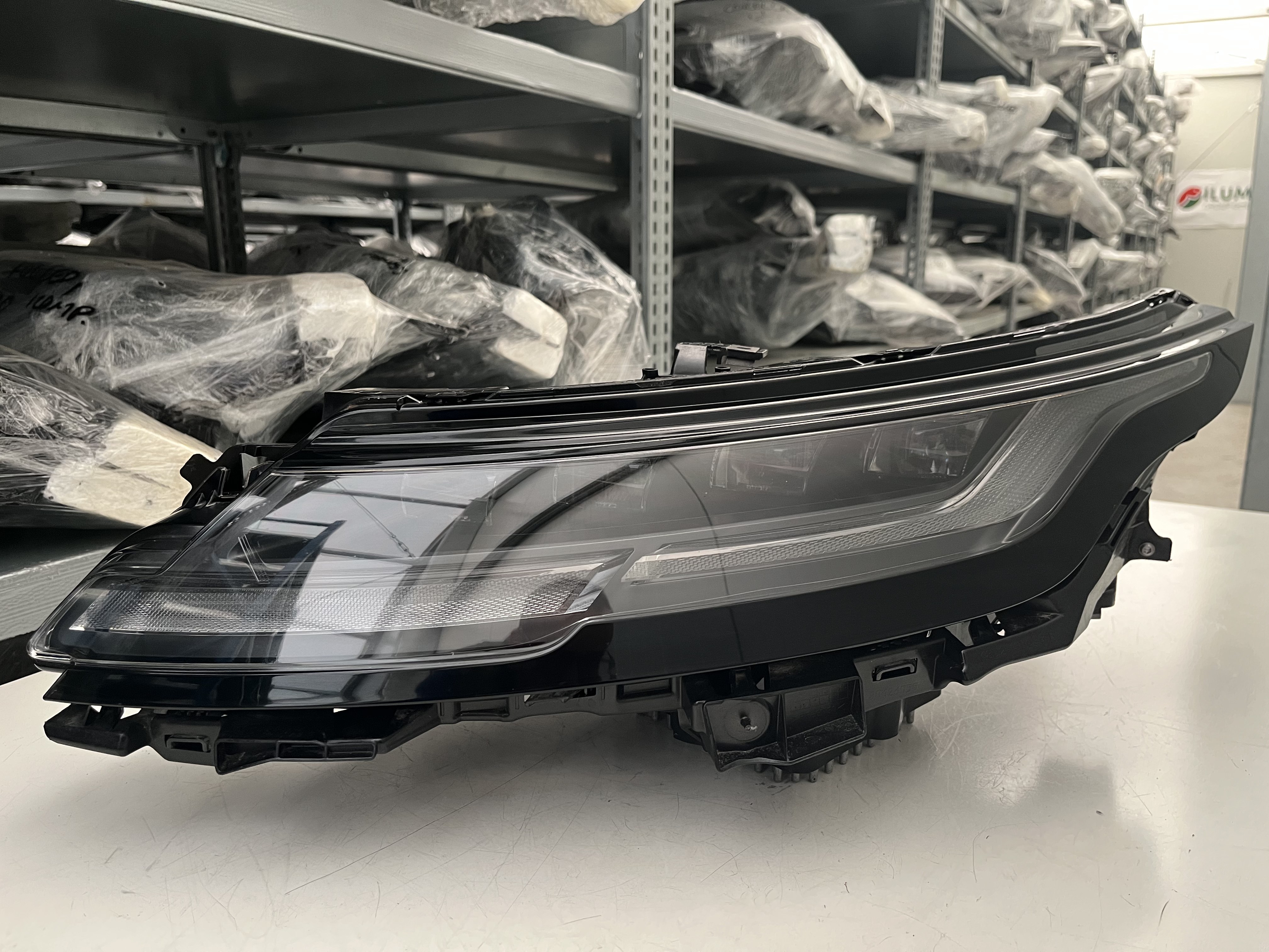 RANGE ROVER EVOQUE L551 2024- SCHEINW LINKS KPL R8D213W030