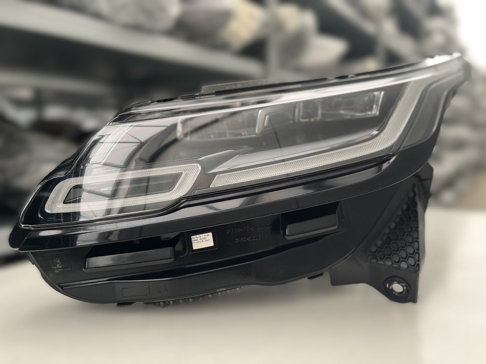 RANGE ROVER VELAR L560 MATRIX SCHEINW LINKS KPL M8A213W030