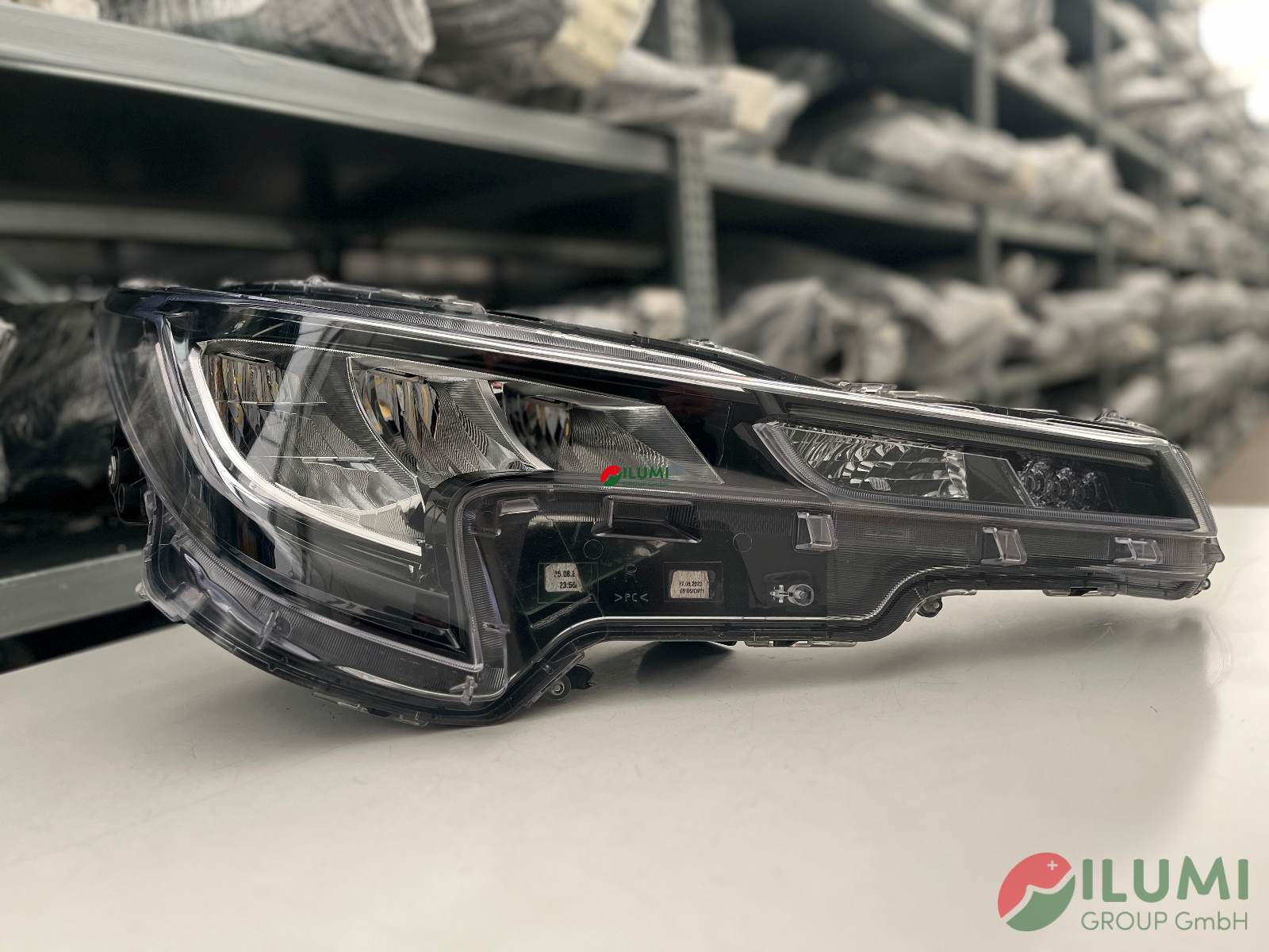 TOYOTA COROLLA SCHEINWERFER RECHTS _ 8111002S60