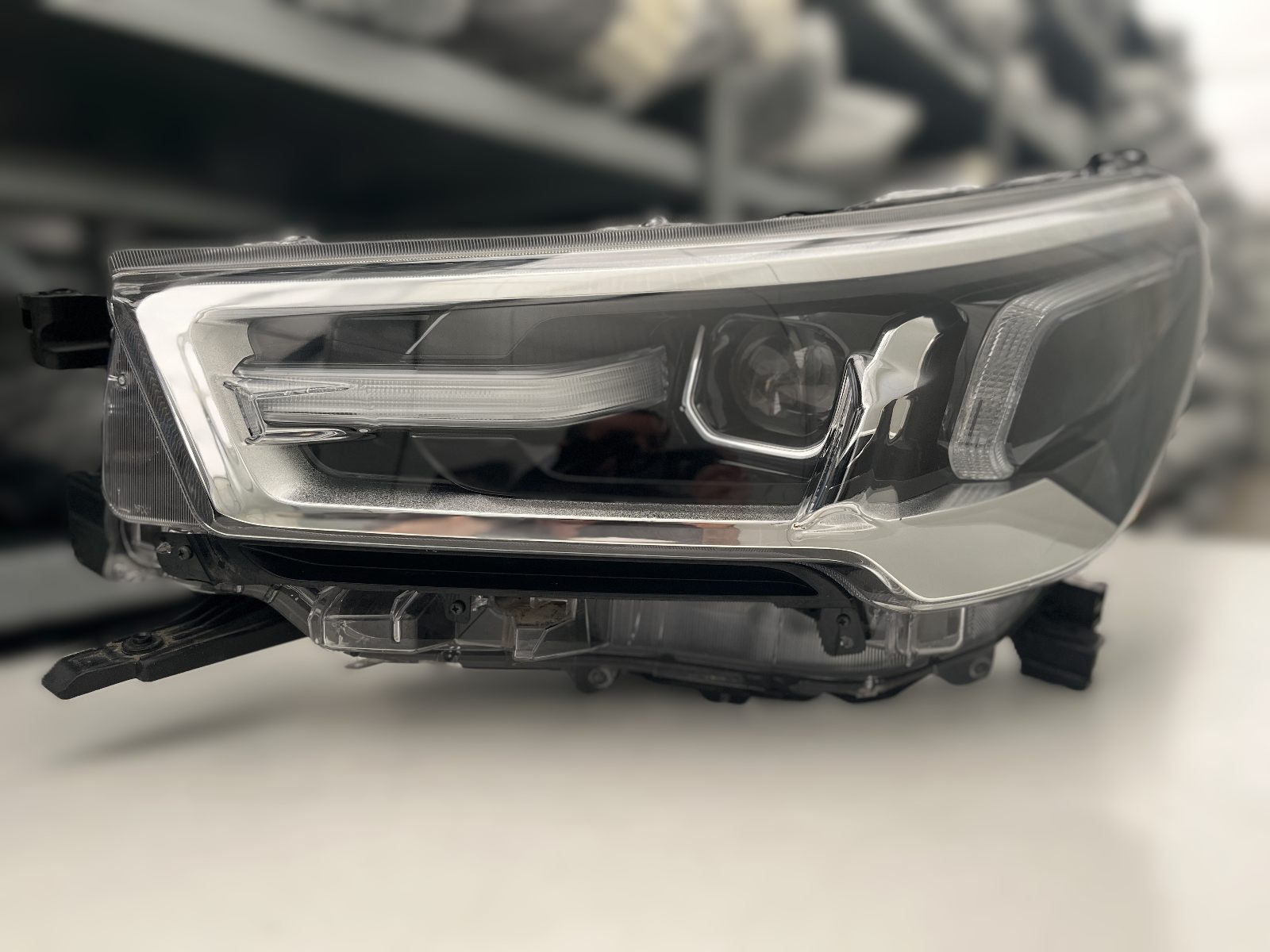 TOYOTA HILUX VIII 8 VOLL LED SCHEINW LINKS 81150-YP120