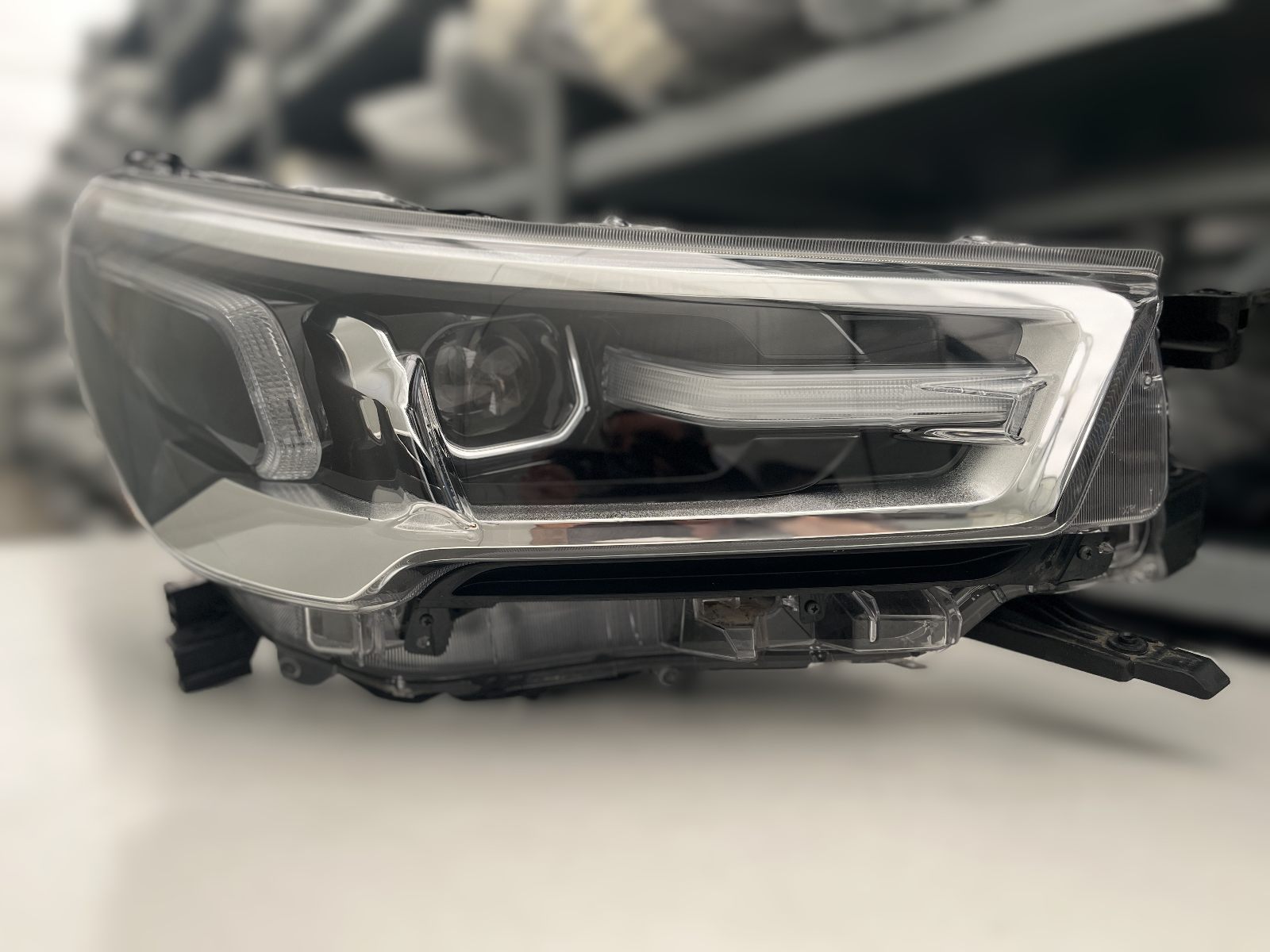 TOYOTA HILUX VIII 8 VOLL LED SCHEINW RECHTS 81110-YP1Z1