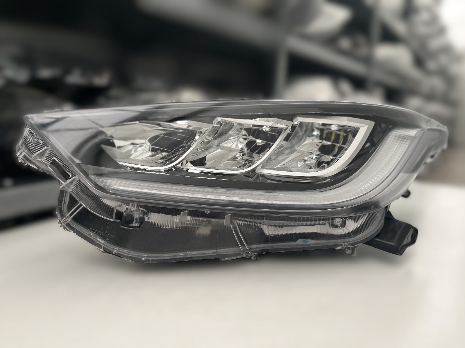 TOYOTA YARIS IV VOLL LED SCHEINWERFER LINKS KOITO K0-8EU