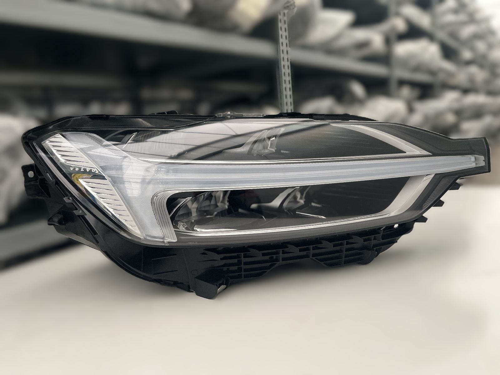VOLVO XC60 VOLL LED SCHEINWERFER RECHTS KPL 31108601